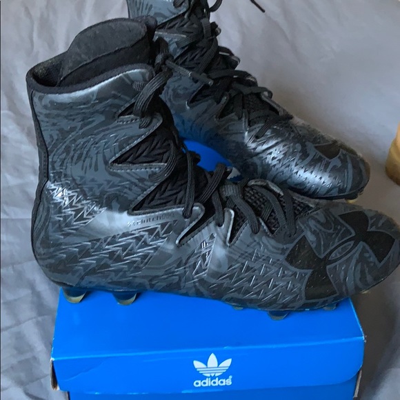 Under armour highlights football cleats - Picture 2 of 3